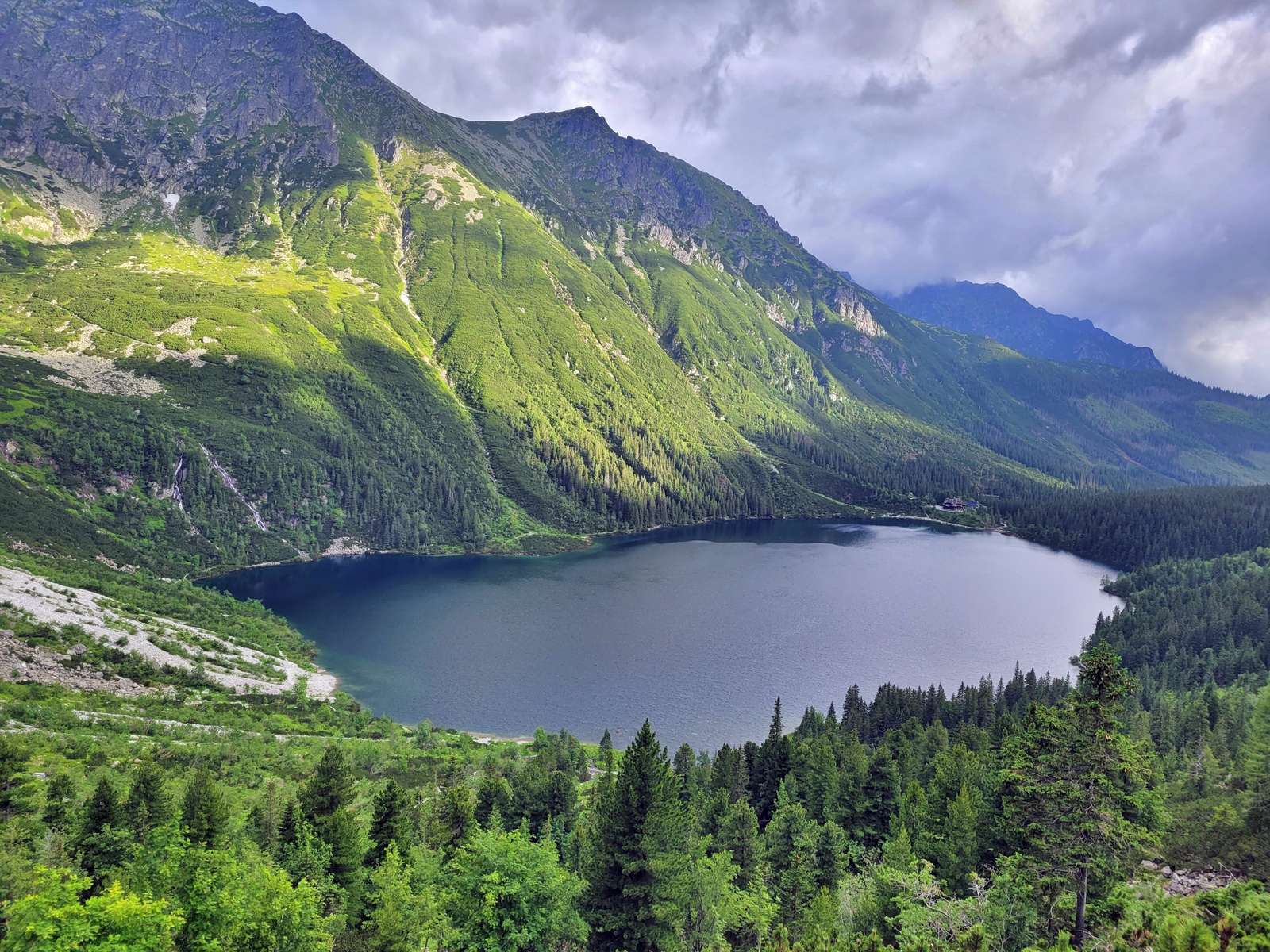 Η Morskie oko είναι η μεγαλύτερη λίμνη στα Τάτρα online παζλ