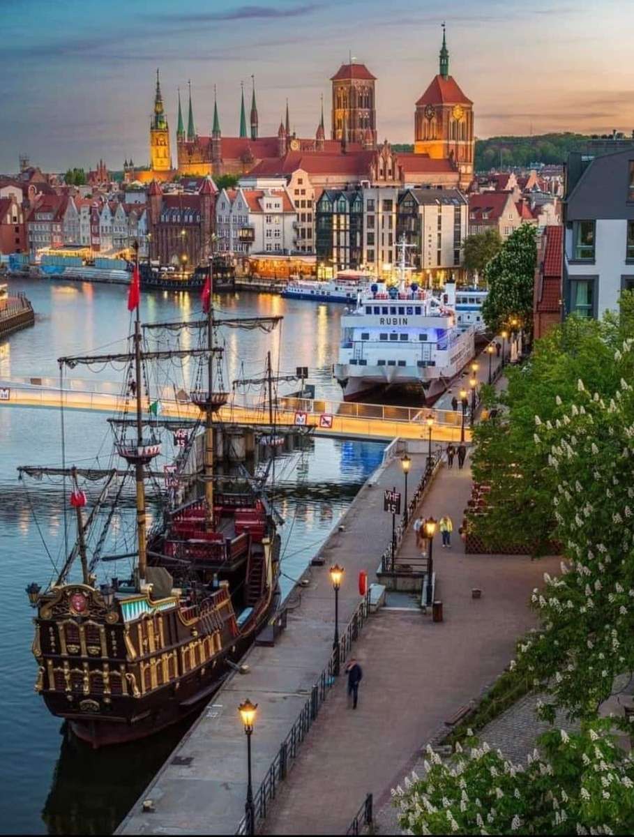 Sur la rivière Motława à Gdańsk puzzle en ligne