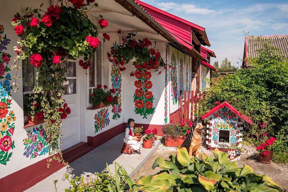 Casa folklórica en Zalipie rompecabezas en línea