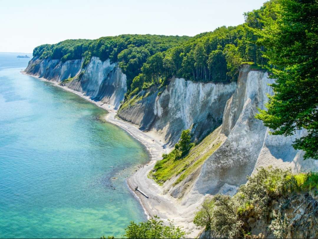 Скалистый берег Балтийского моря, Германия пазл онлайн