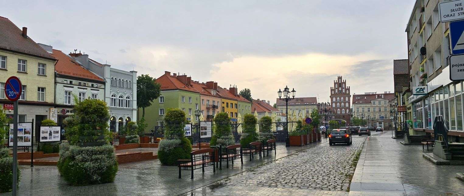 Une place au centre de Bartoszyce puzzle en ligne