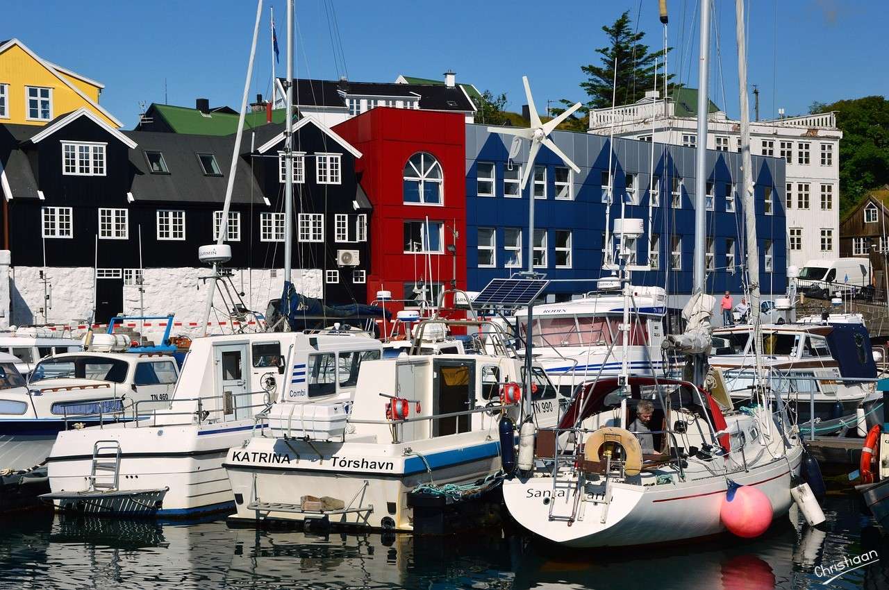 Hamn, båtar, by, hus pussel på nätet