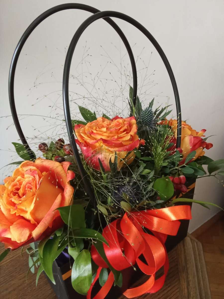 cesta de presente com rosas quebra-cabeças online