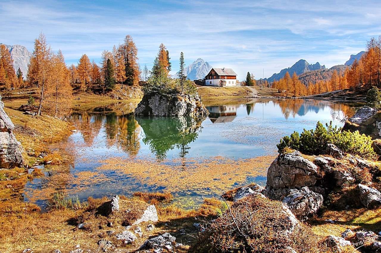 Croda da lago, Dolomiterna, Italien. pussel på nätet