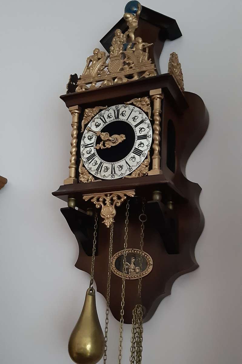 vieille horloge sur le mur puzzle en ligne