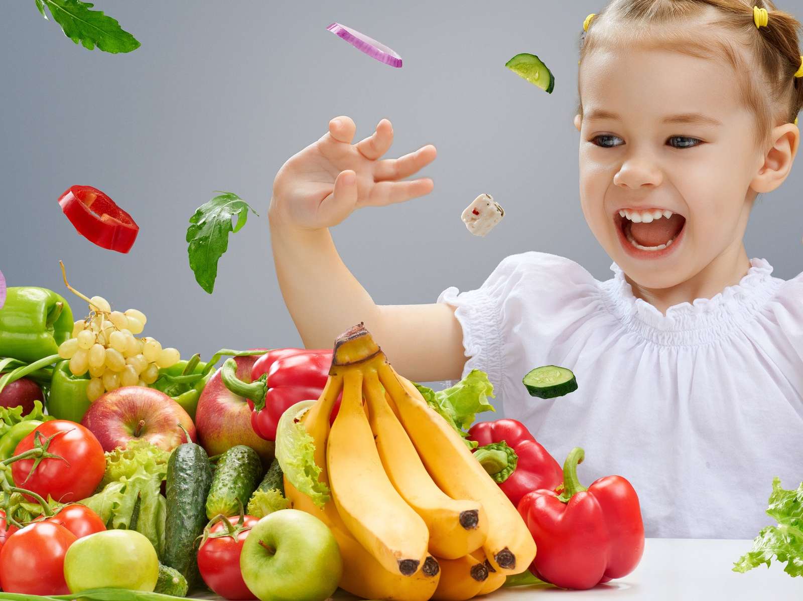 Petite fille avec des fruits et légumes puzzle en ligne