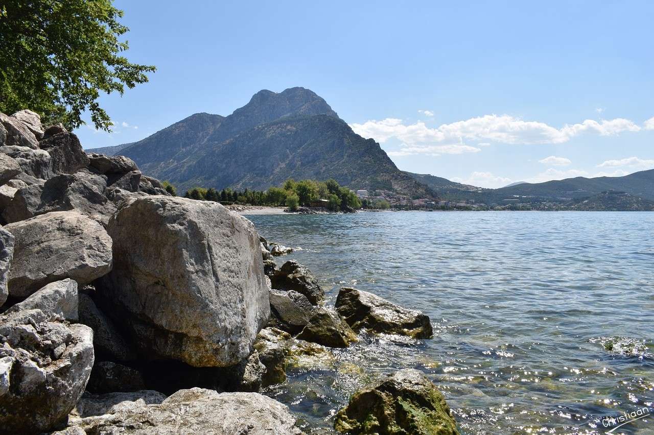 Isparta, está girando, lago Eğirdir. rompecabezas en línea