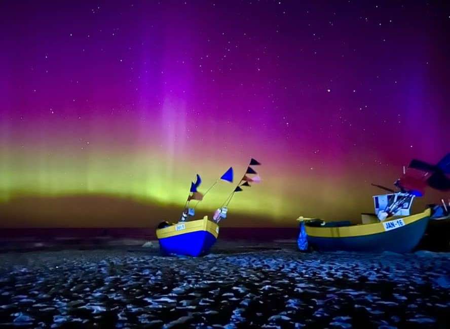 Aurora över havet stranden Pussel online