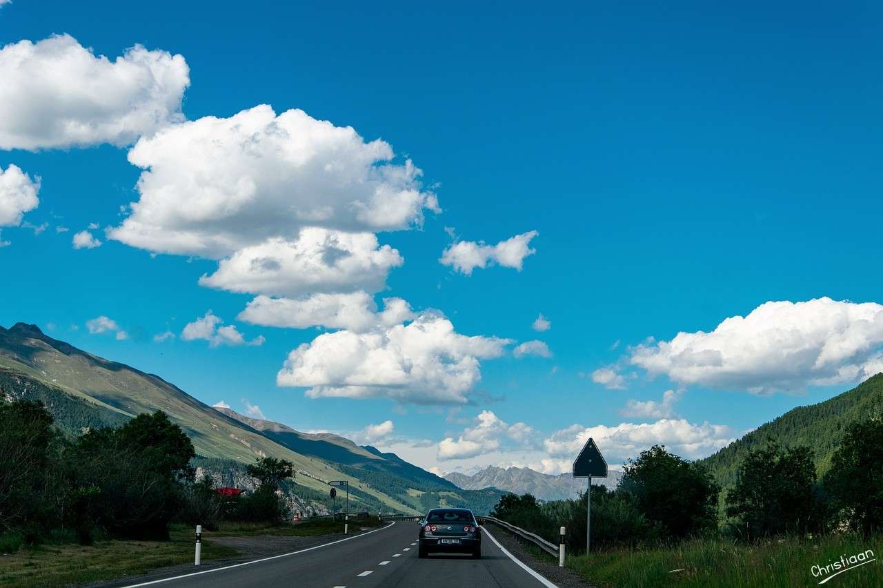 Camino, En Suiza En Las Montañas. rompecabezas en línea