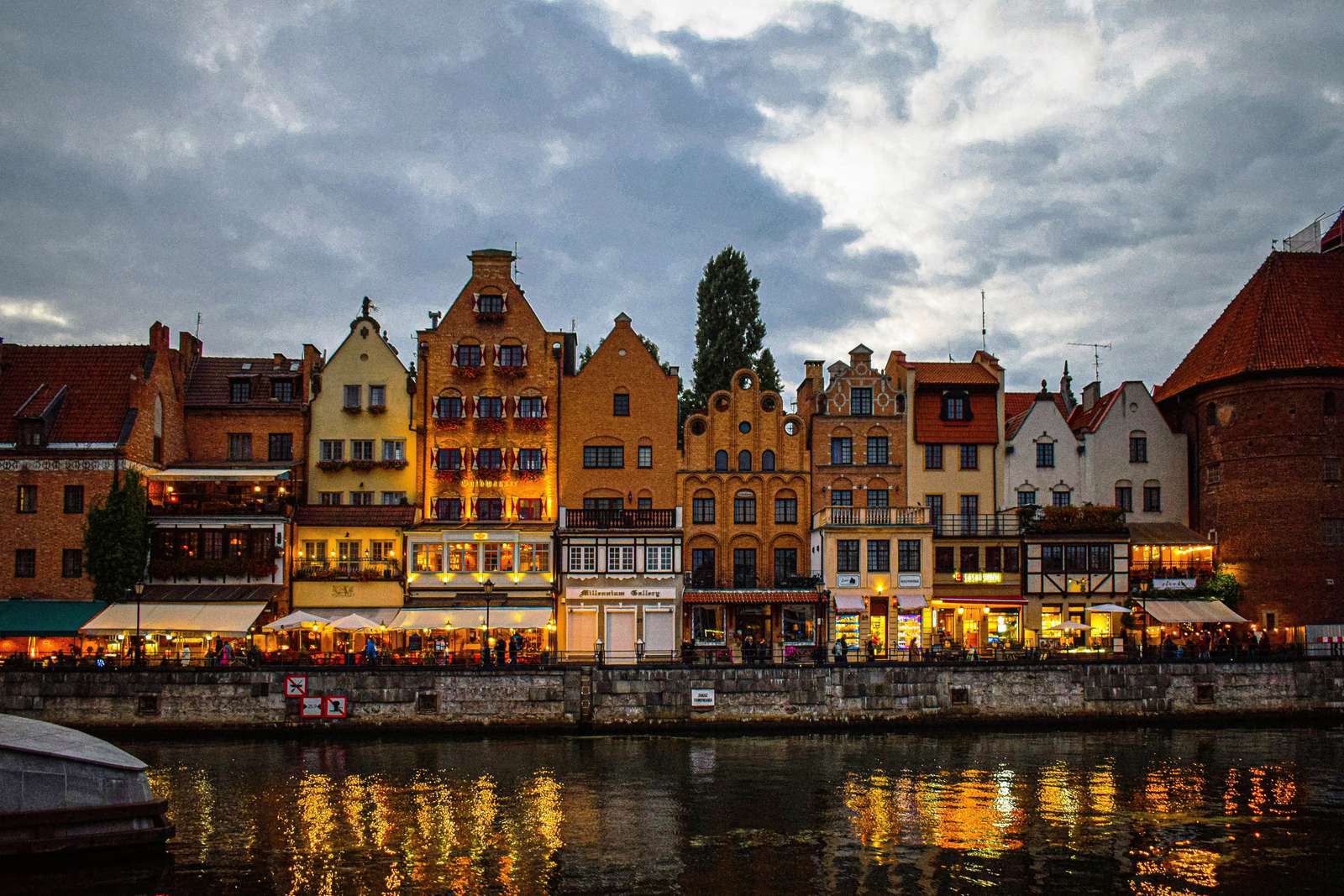 Gdansk, Pologne. Vie nocturne puzzle en ligne