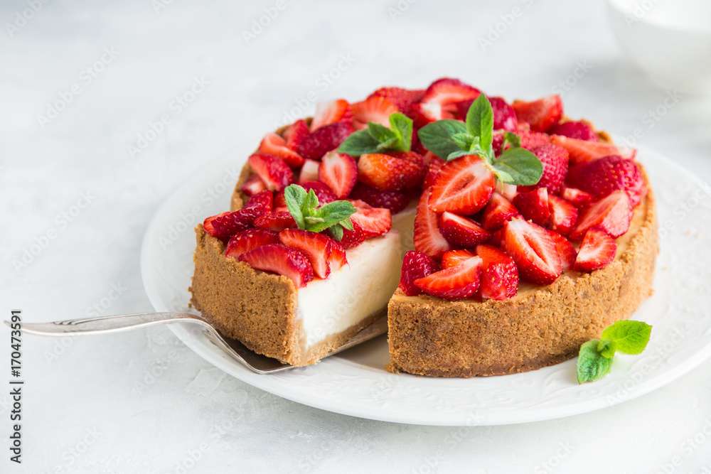 Deliciosa tarta de queso con fresas rompecabezas en línea