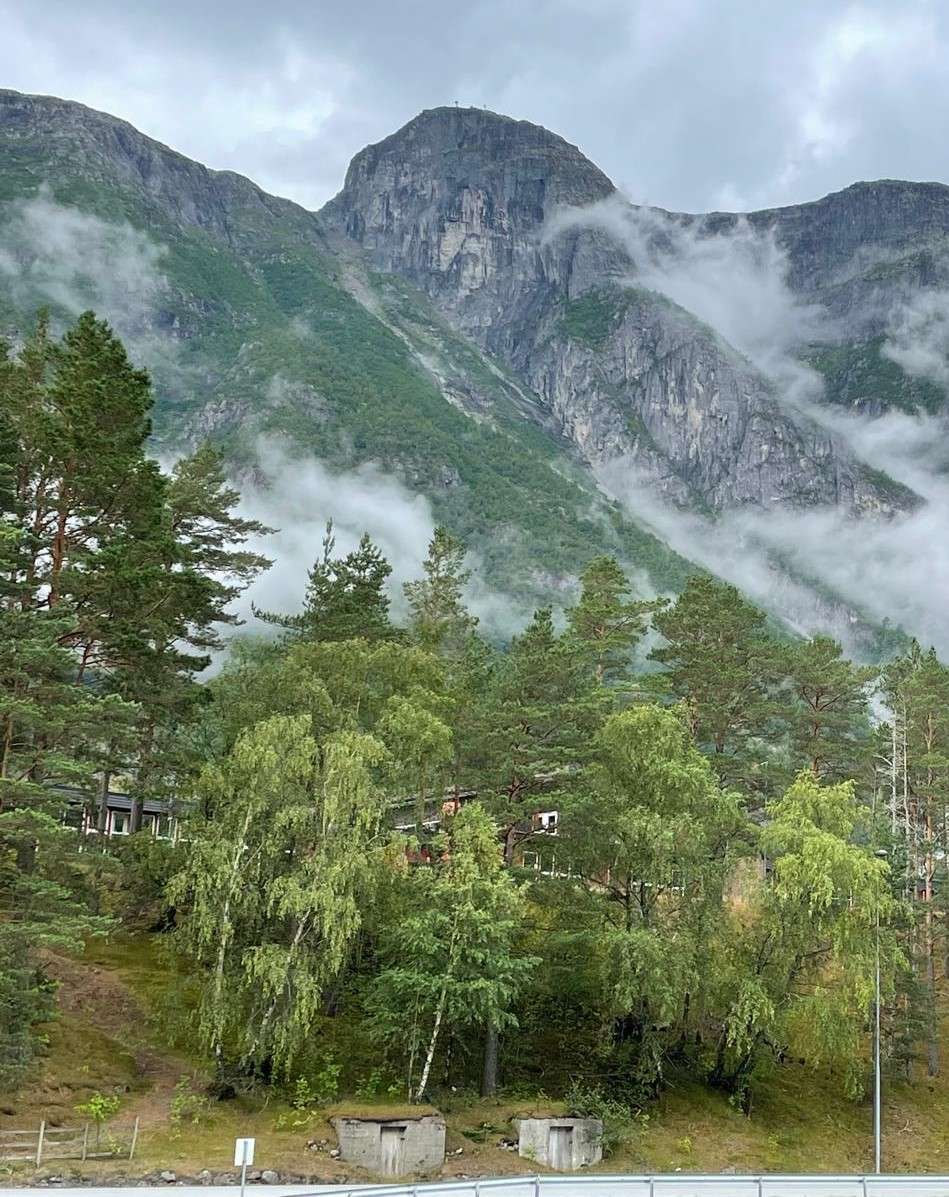 montañas en noruega rompecabezas en línea