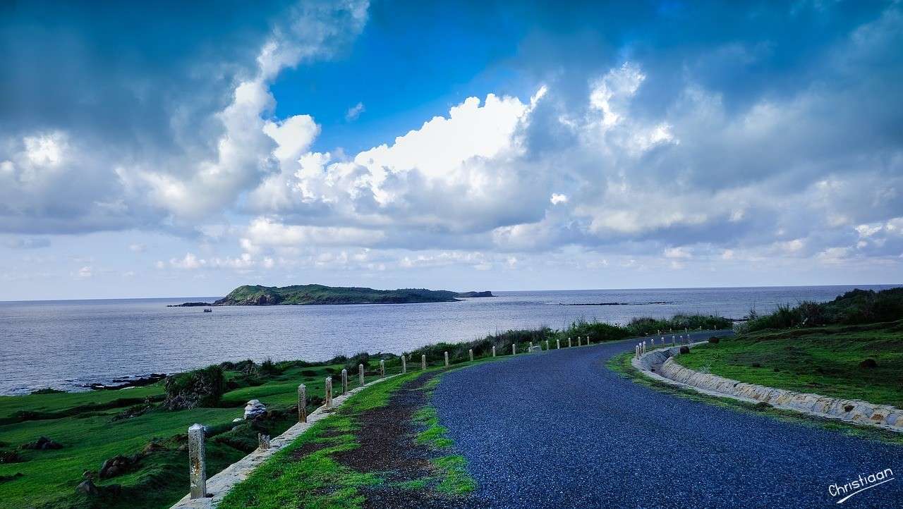 Estrada à beira-mar, Céu, Nuvens. quebra-cabeças online