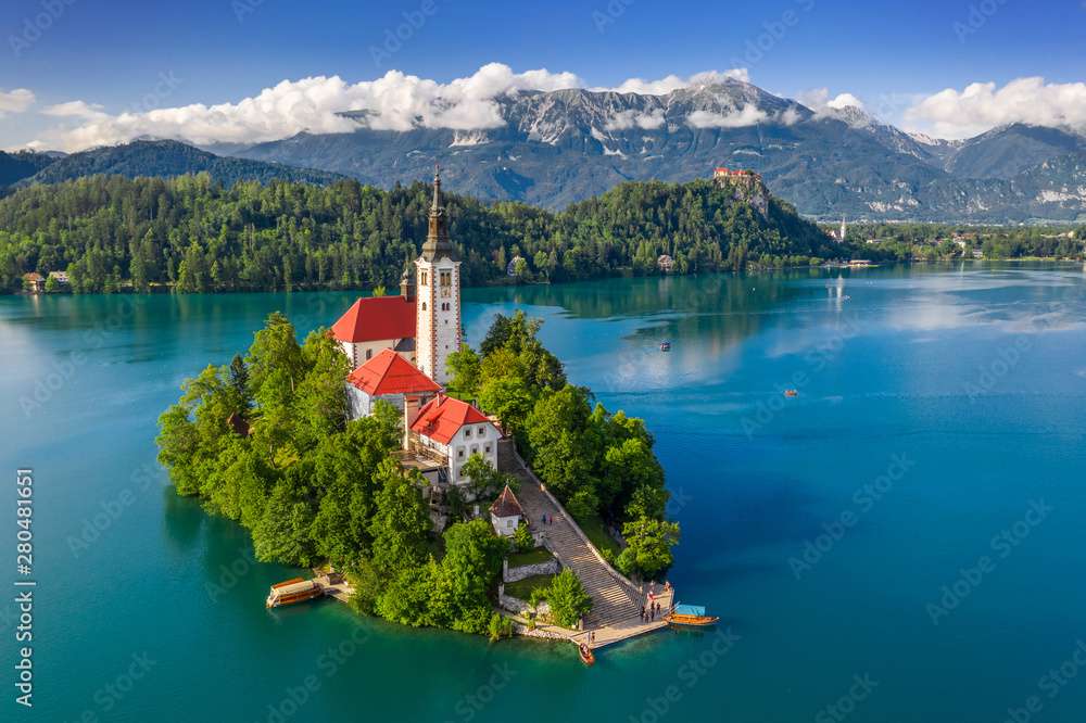 Castello sul lago Blejsko Slovenia puzzle online