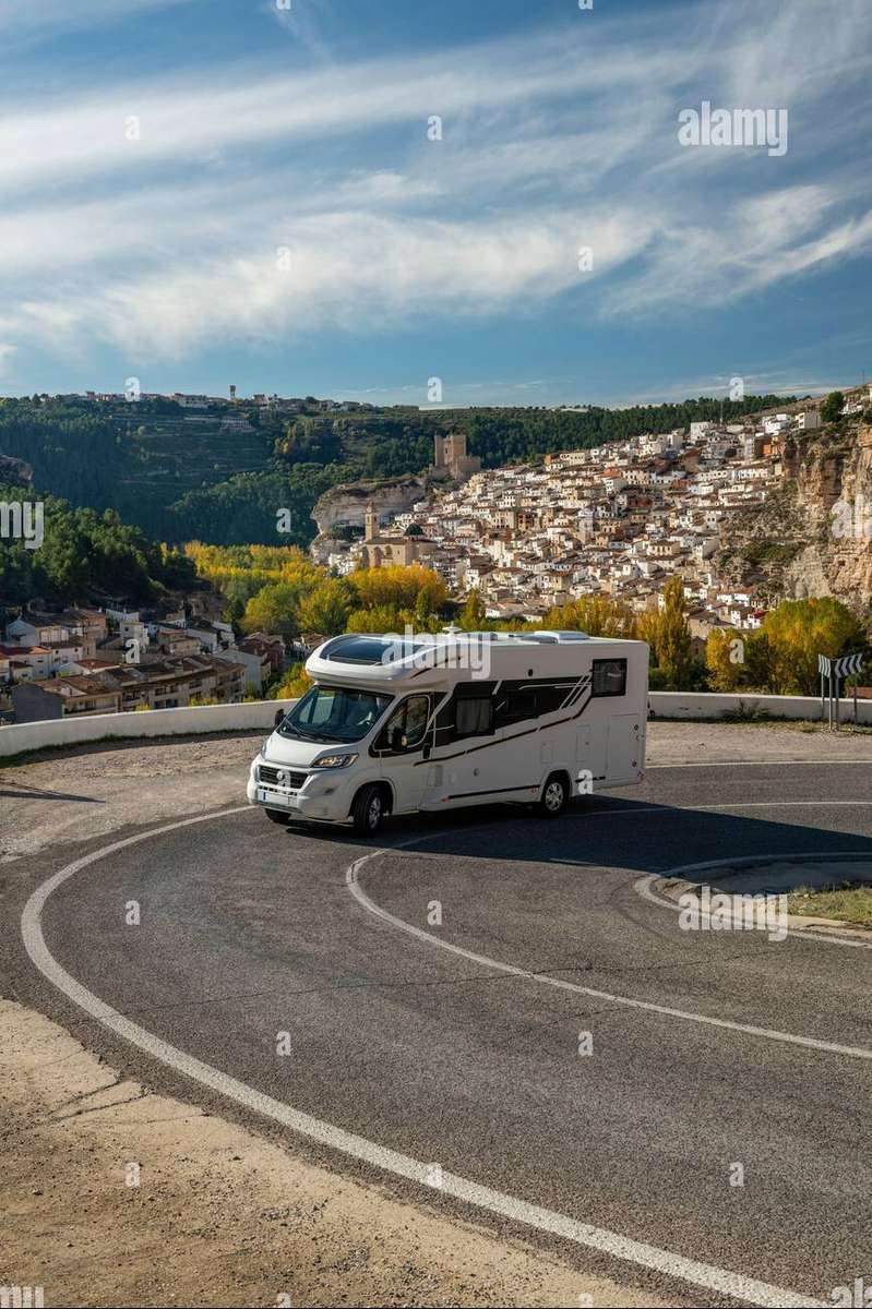 Με κατασκήνωση μέσω Alcala de Jucar, Ισπανία online παζλ