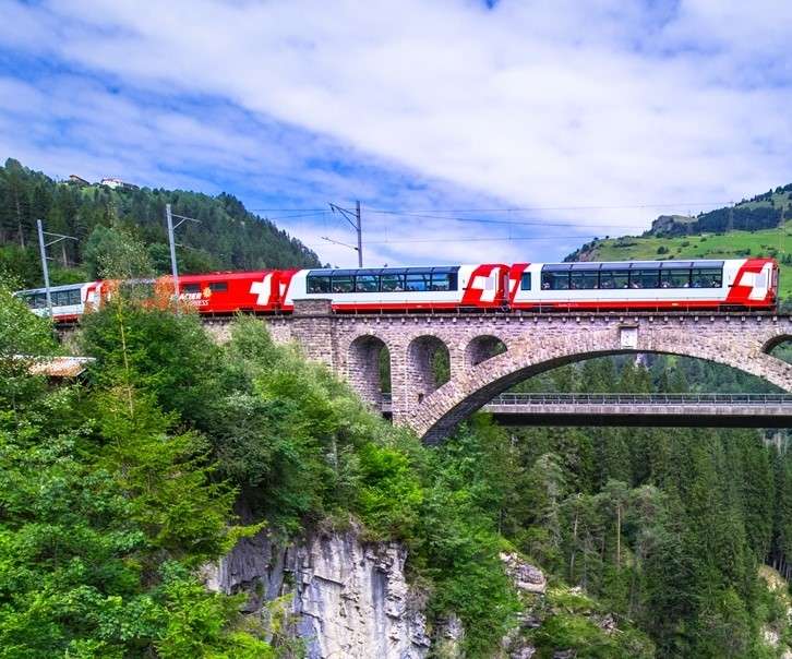 ストックホルムの石橋を走る列車 オンラインパズル