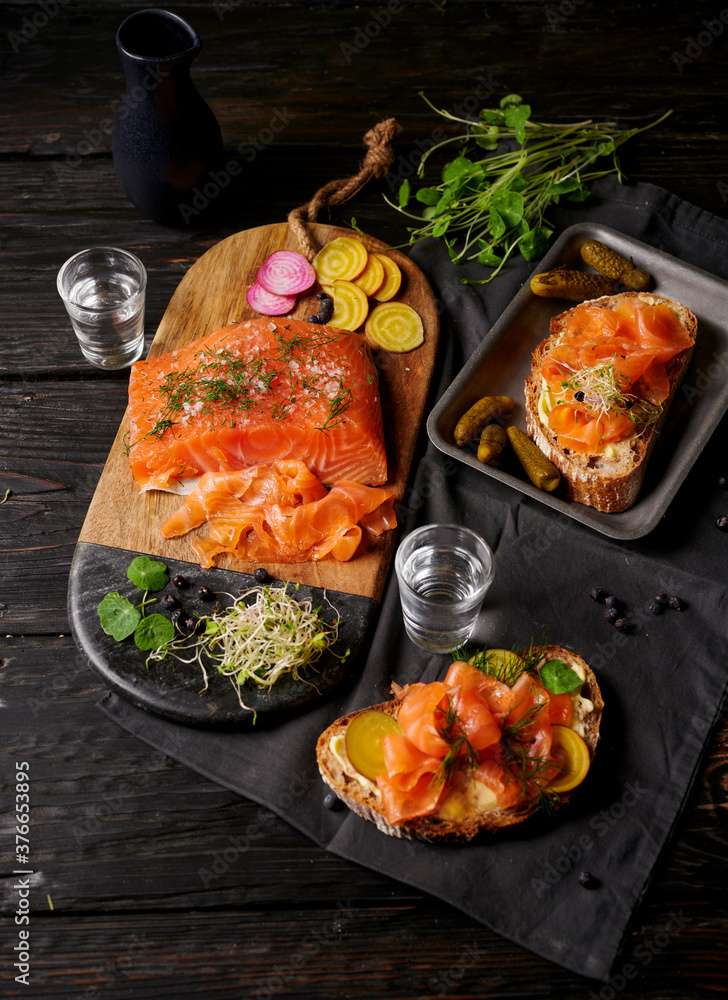 Gravlax à la vodka et baies de genièvre puzzle en ligne