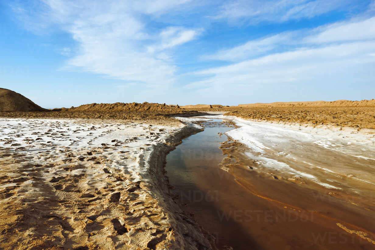 Rivière colorée dans le désert puzzle en ligne