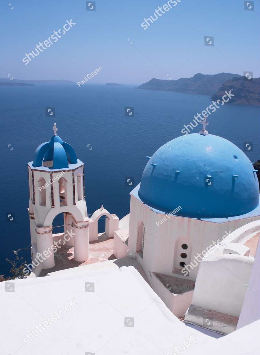 Griechisch-orthodoxe Kirche in Oia, Griechenland Puzzlespiel online