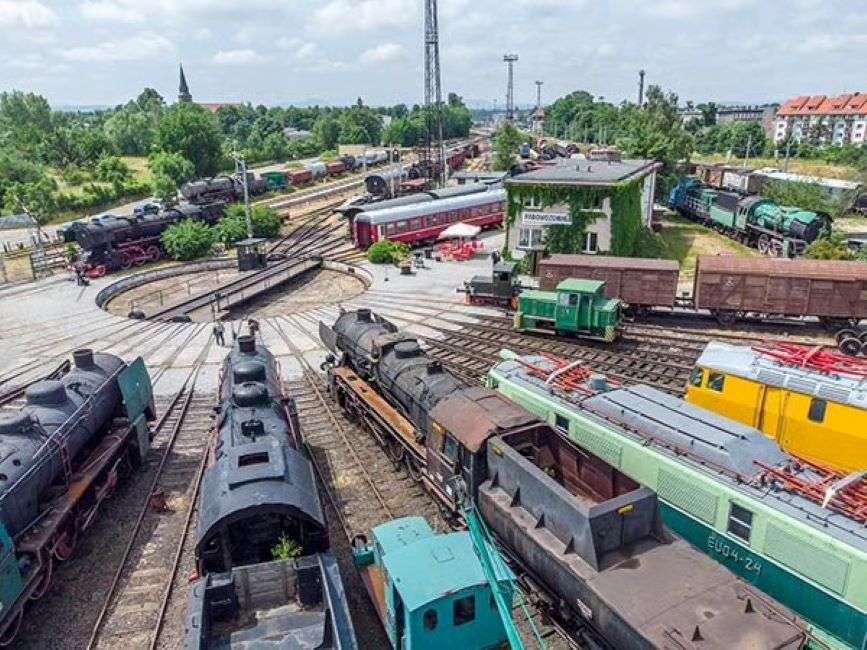 Musée ferroviaire en plein air à Jaworzyna Śląska puzzle en ligne