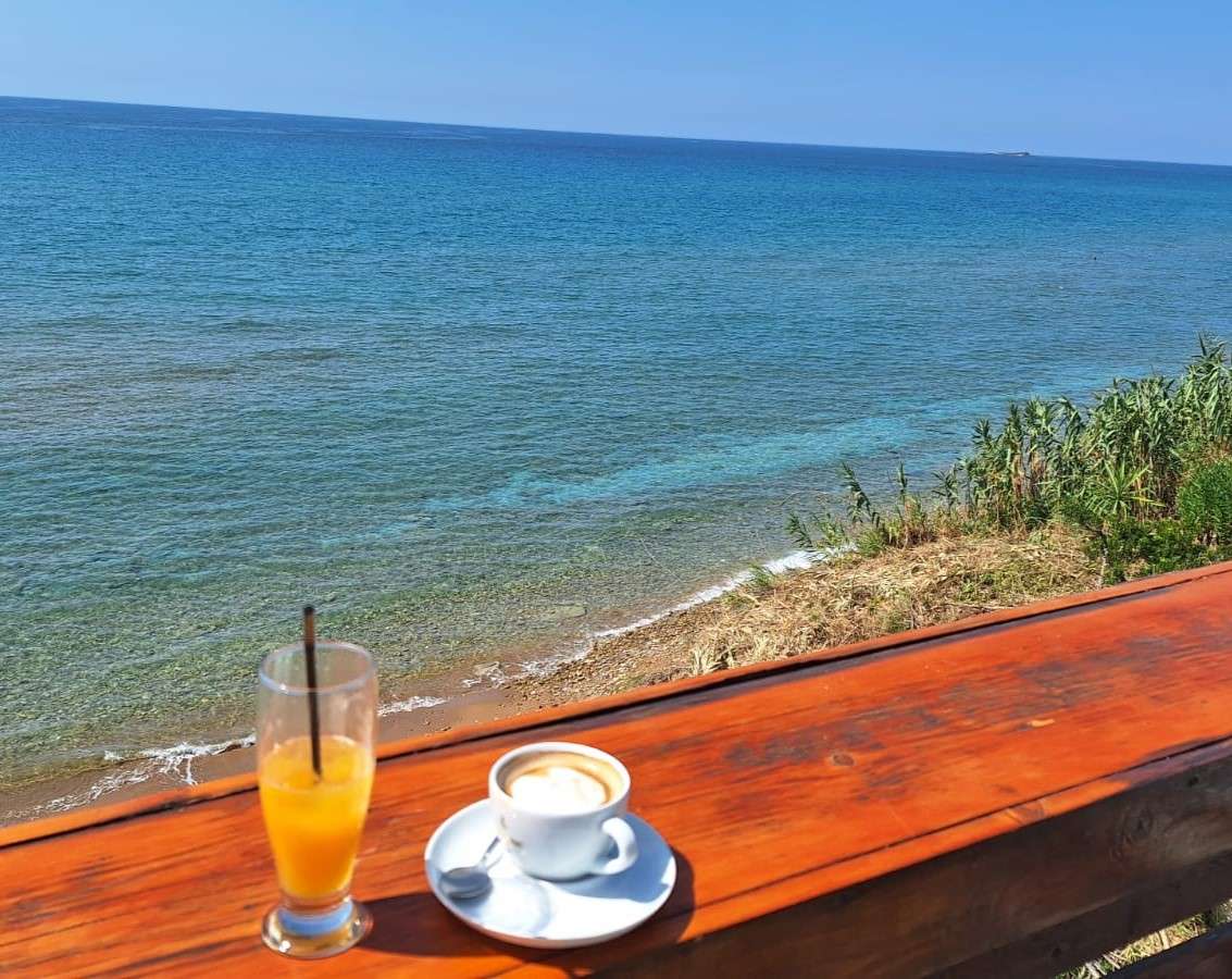 Vue sur la mer à Corfou puzzle en ligne