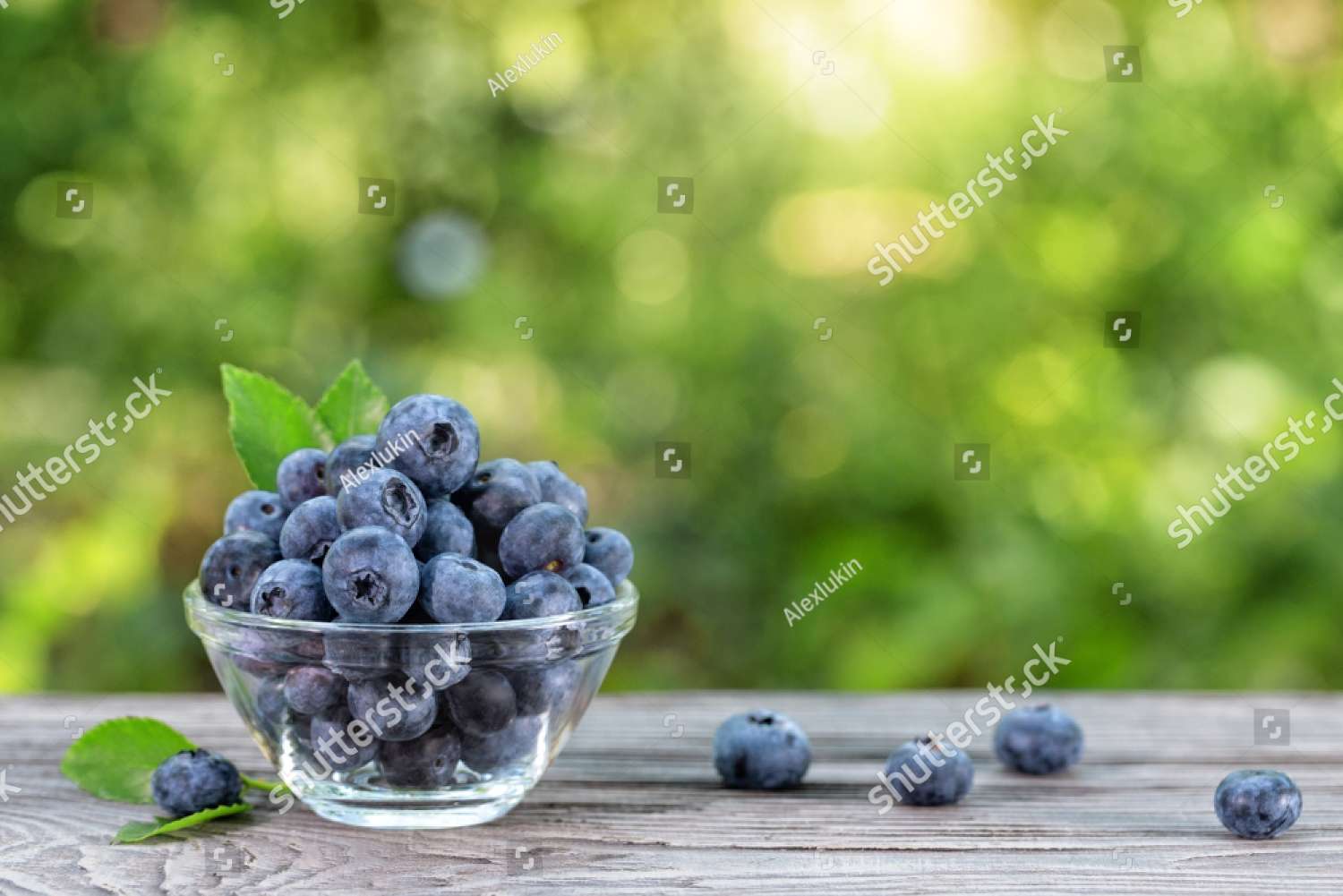 Blaubeeren in einer Glasschüssel Puzzlespiel online