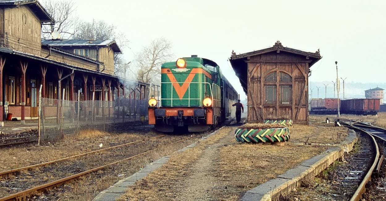 Залізнична станція в Стшегомі онлайн пазл