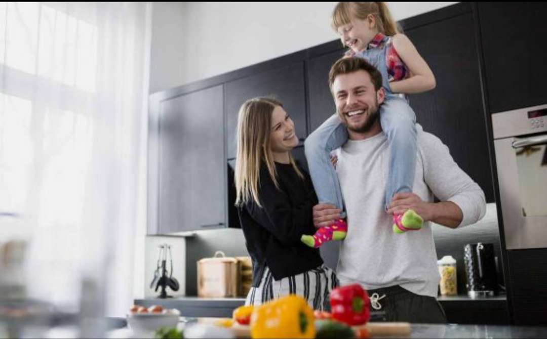 Familie in der Küche Puzzlespiel online