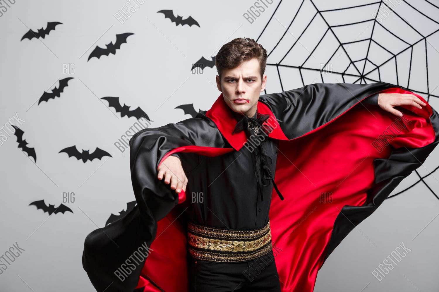 Halloween Vampire Costume jigsaw puzzle online