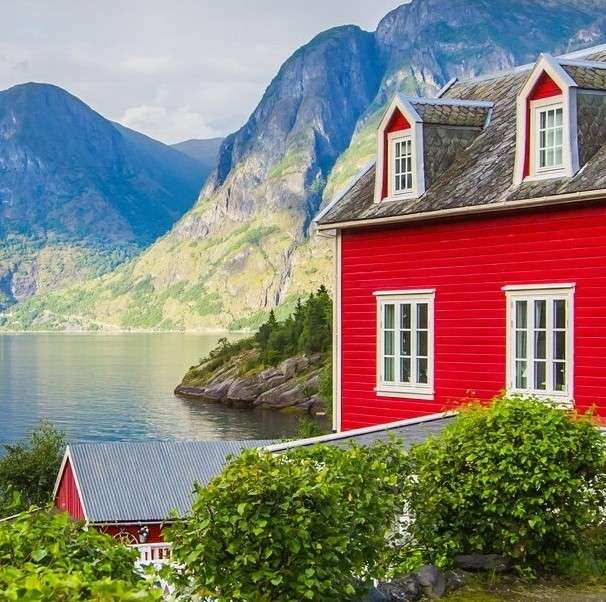 Casa roja junto al fiordo Sognefjorden rompecabezas en línea