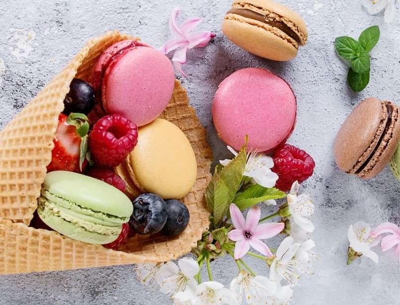 Macaroons e frutas em casquinha quebra-cabeças online