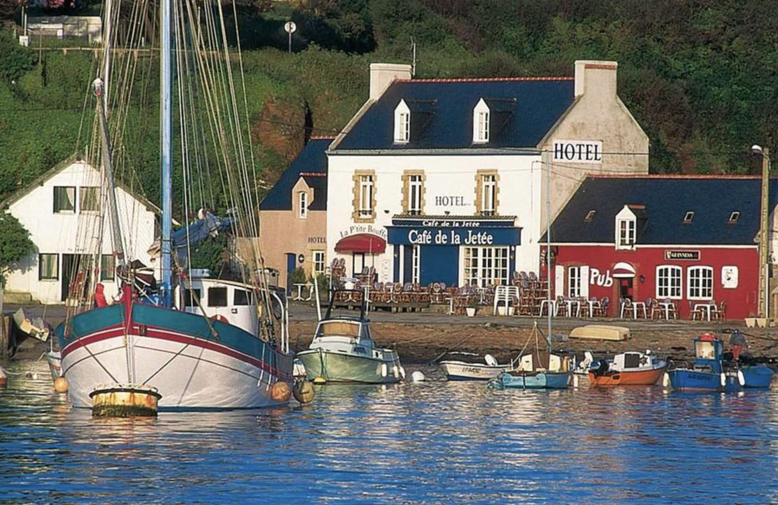 Готель Groix Pier пазл онлайн