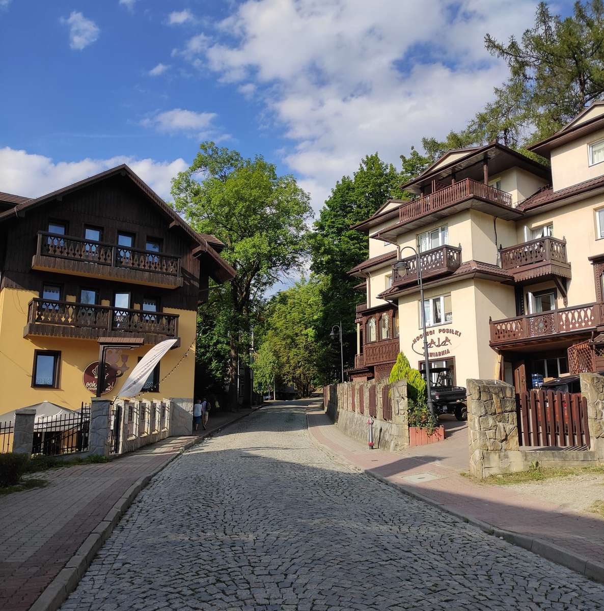 Gepflasterte Straße in Szczawnica Puzzlespiel online