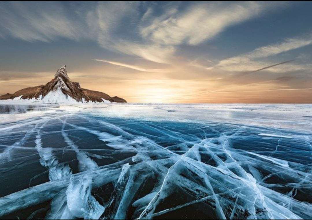 Lago Baikal no inverno na Rússia quebra-cabeças online