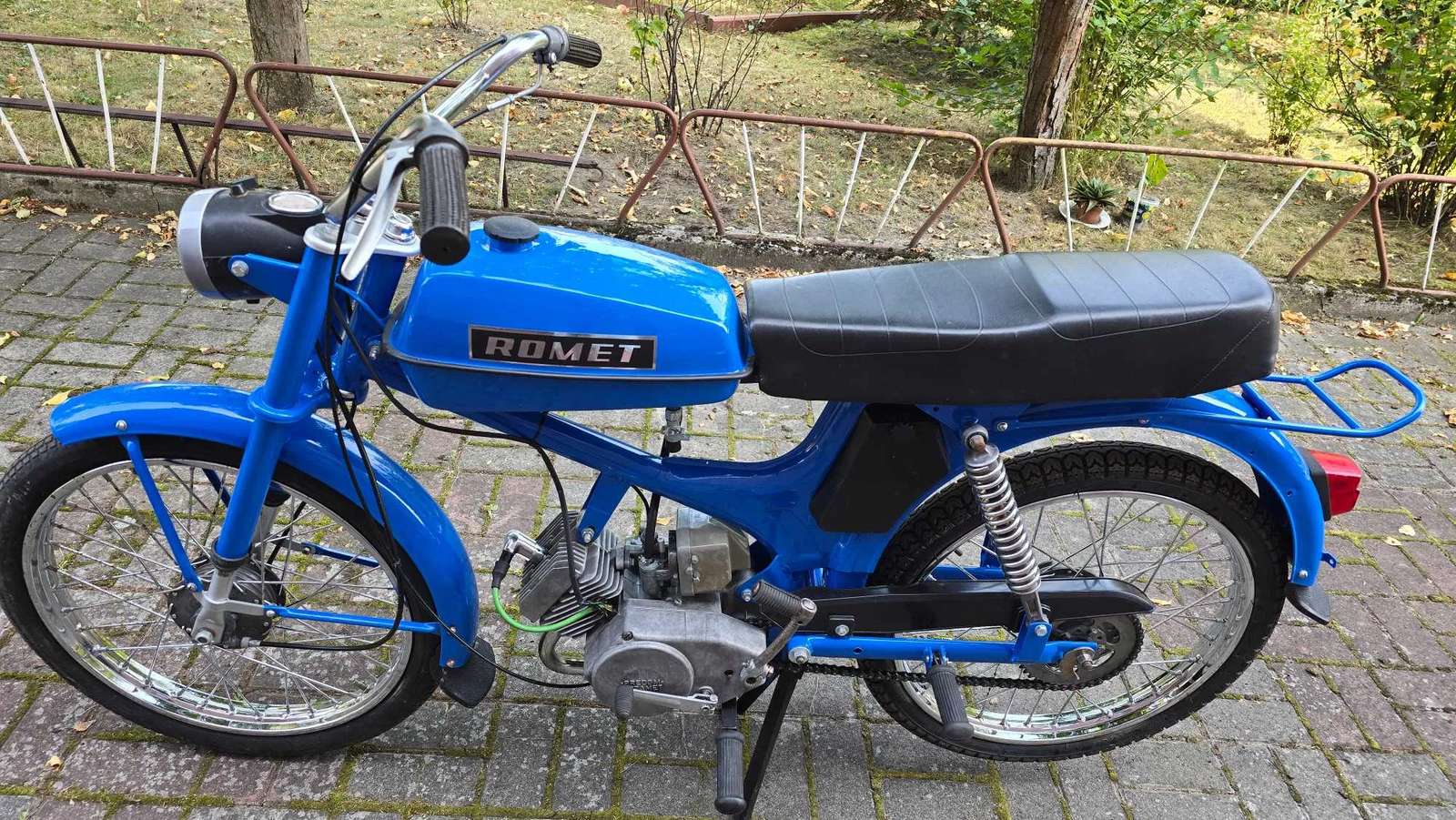 Modrý moped OGAR 205 skládačky online