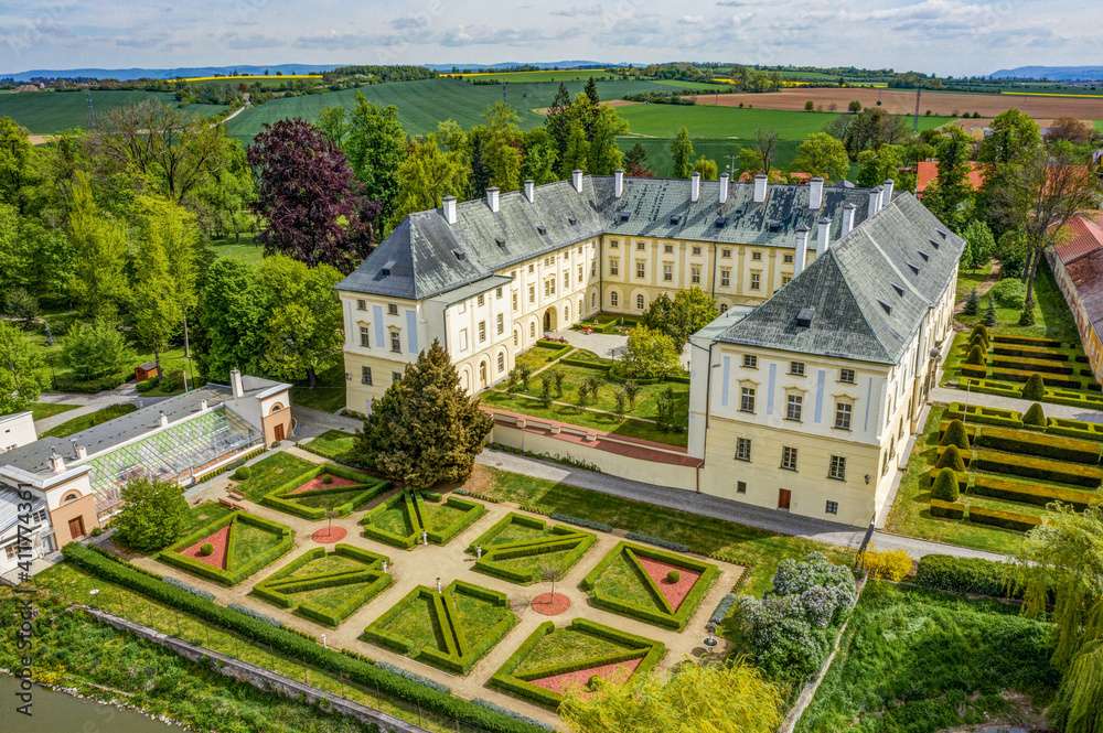 Castillo en Rokytnice, República Checa rompecabezas en línea