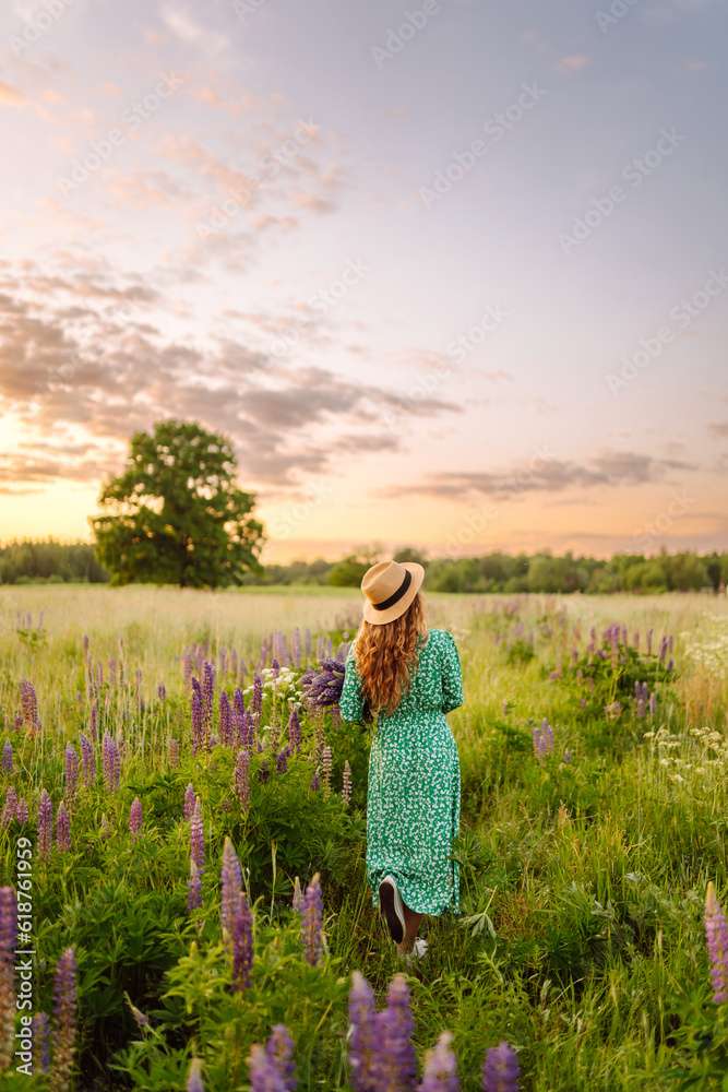 A walk in the Lavender Field jigsaw puzzle online