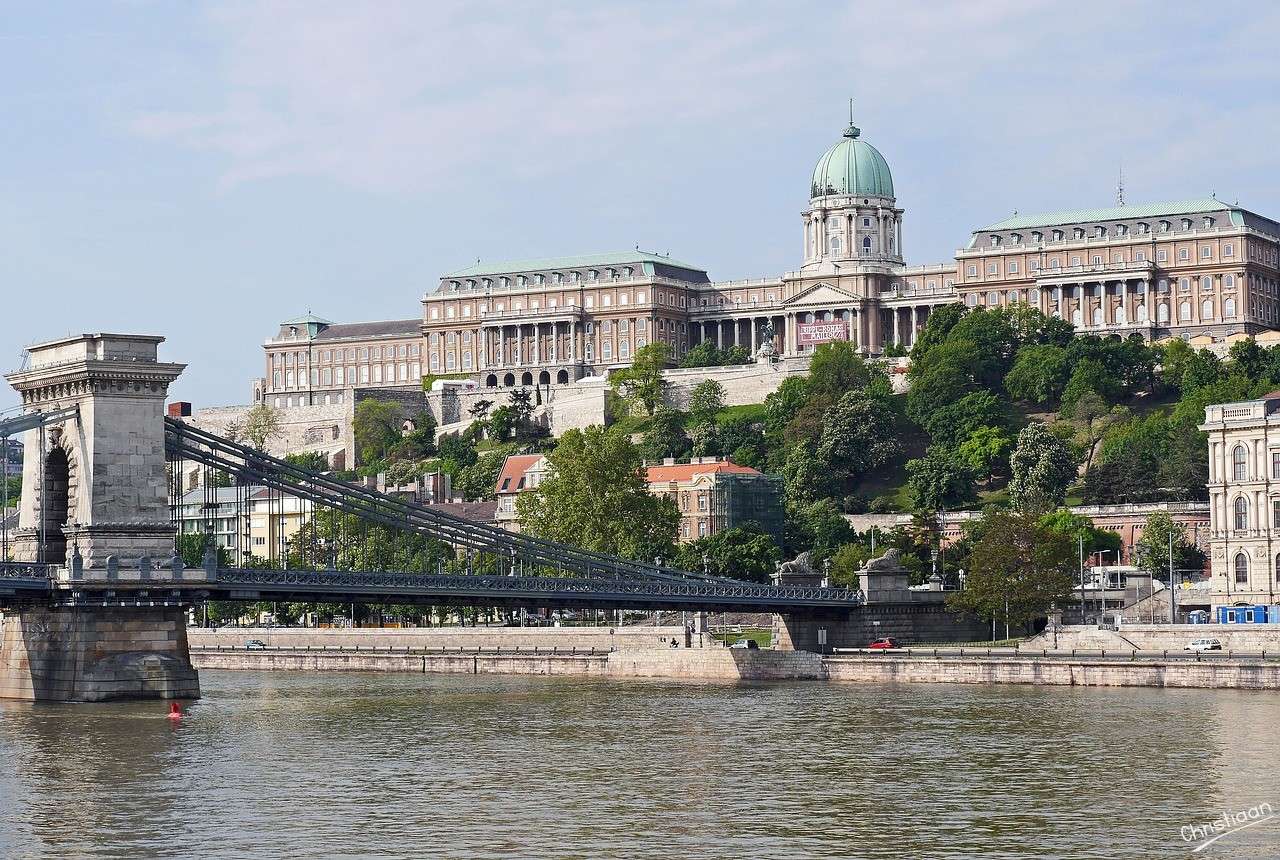 Royal Palace, Budapest, Chain Bridge. online puzzle