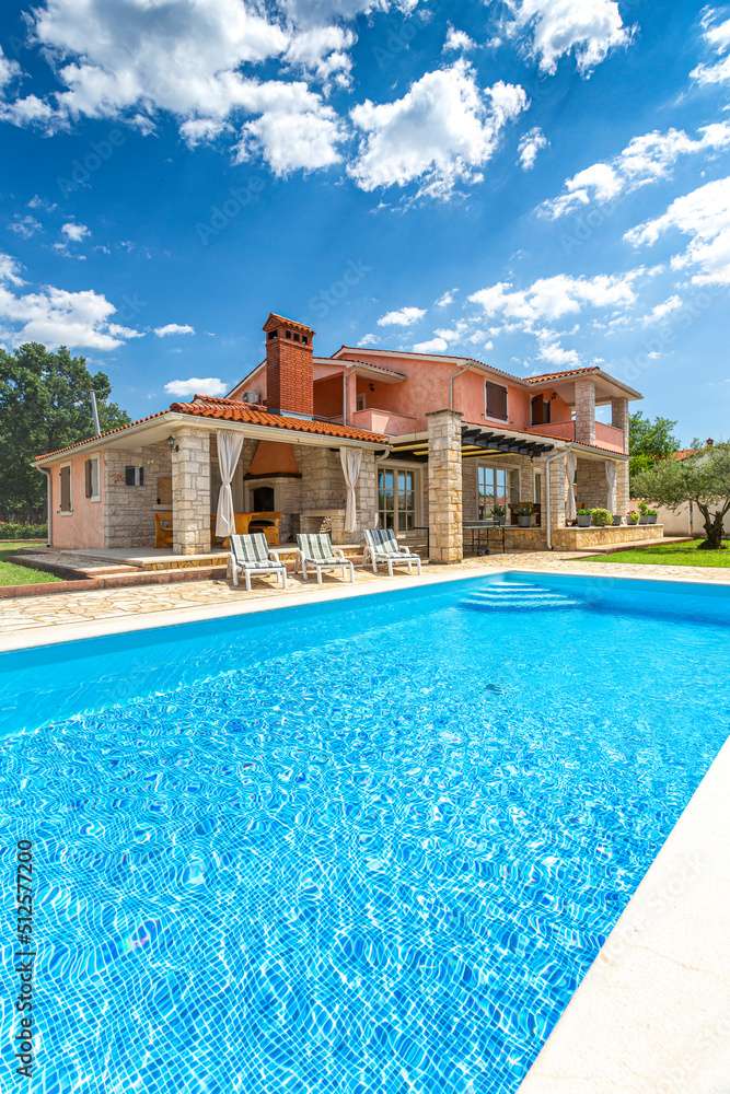 Piscina cu casa de vacanta, Croatia jigsaw puzzle online