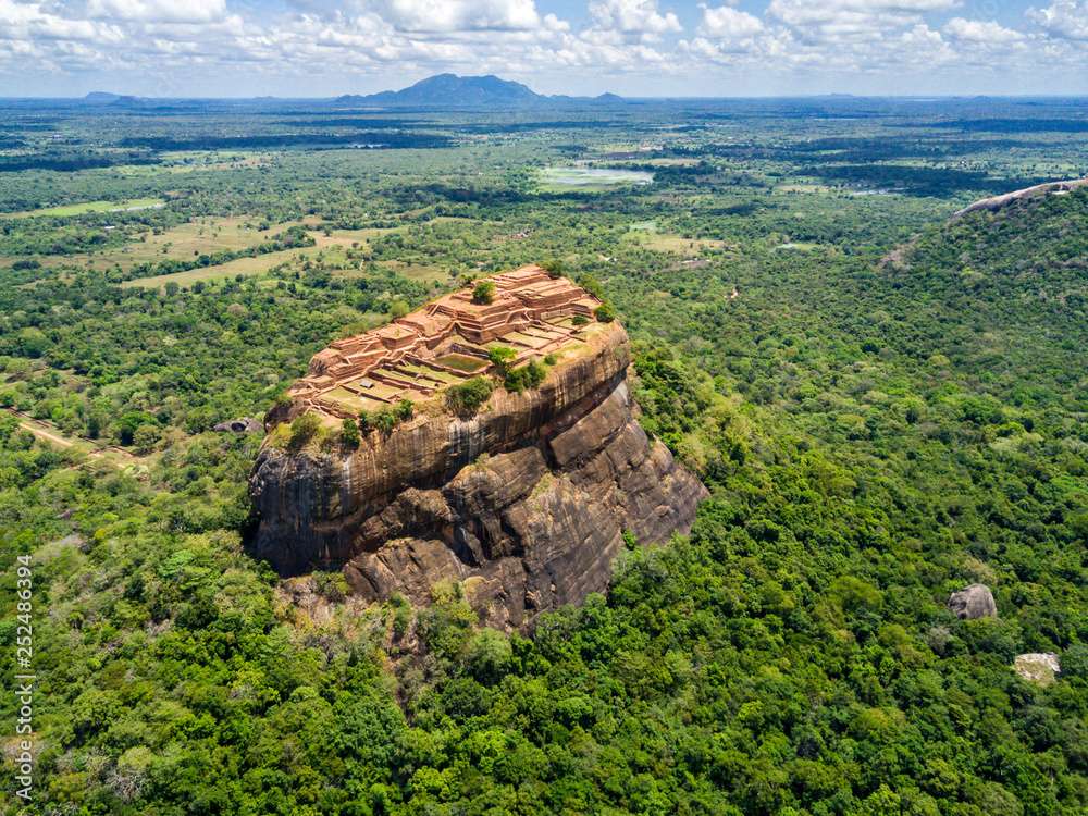 Sigiriya vista de um pássaro, Sri Lanka puzzle online