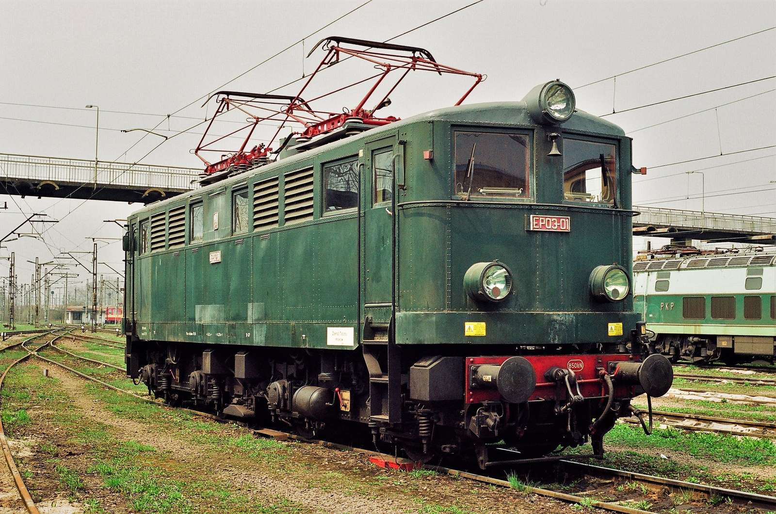 Elektrische locomotief op een zijspoor legpuzzel online