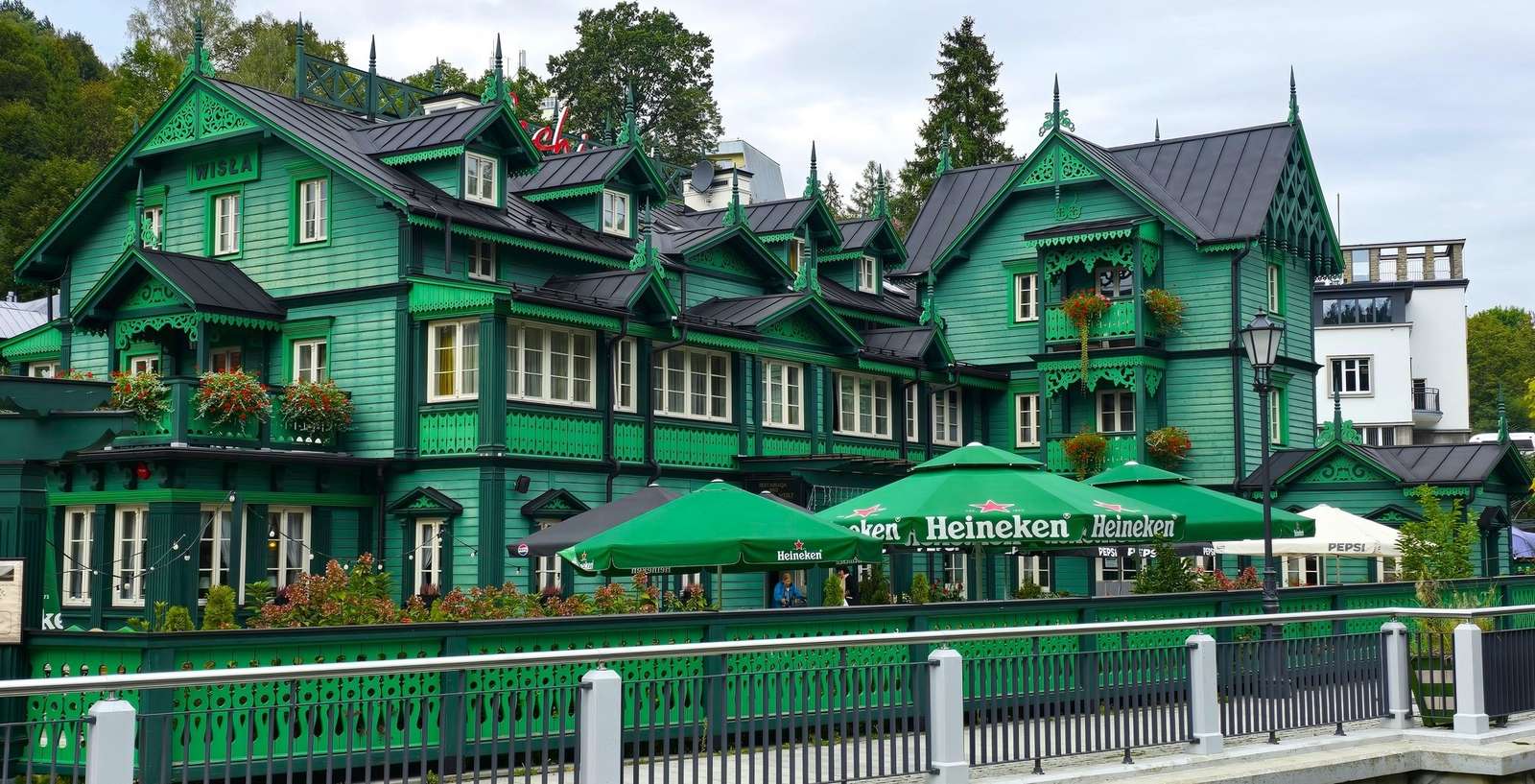 Casa de huéspedes verde en Krynica rompecabezas en línea