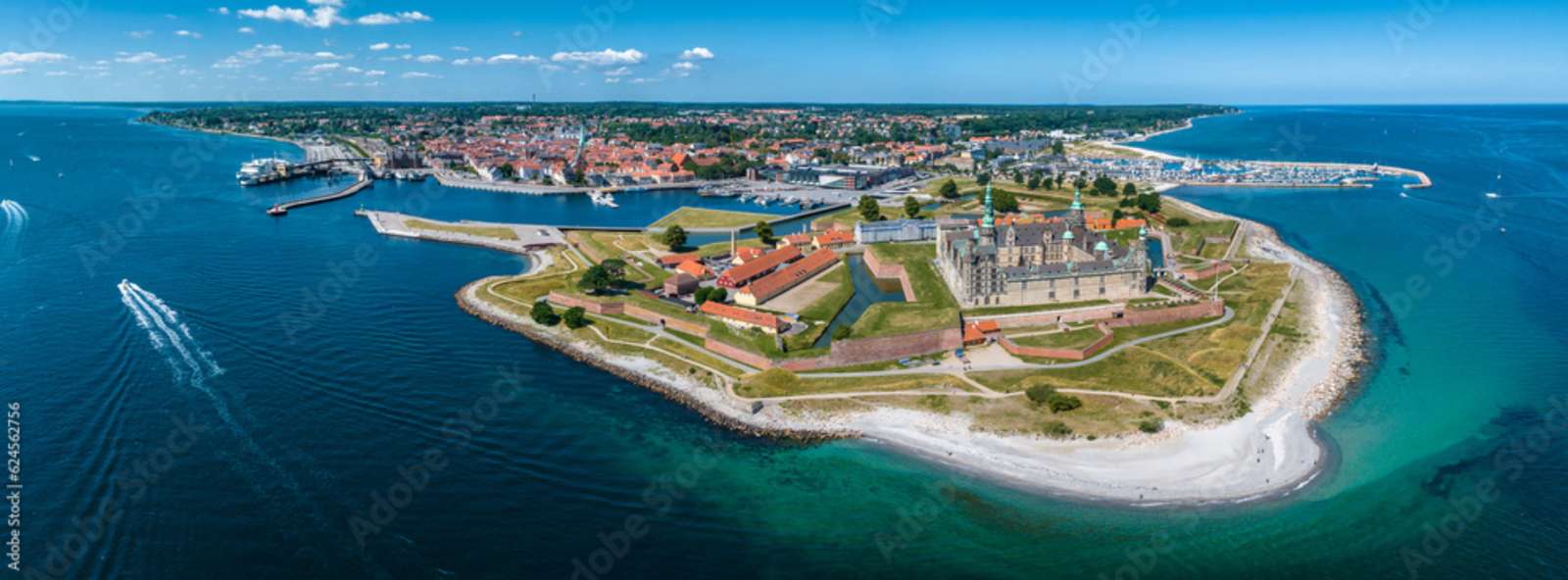 Panorama del castillo de Kronborg en el Mar Báltico en Dinamarca rompecabezas en línea