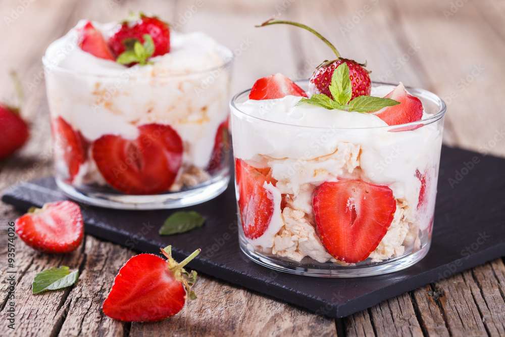 Десерт Eton Mess онлайн пазл