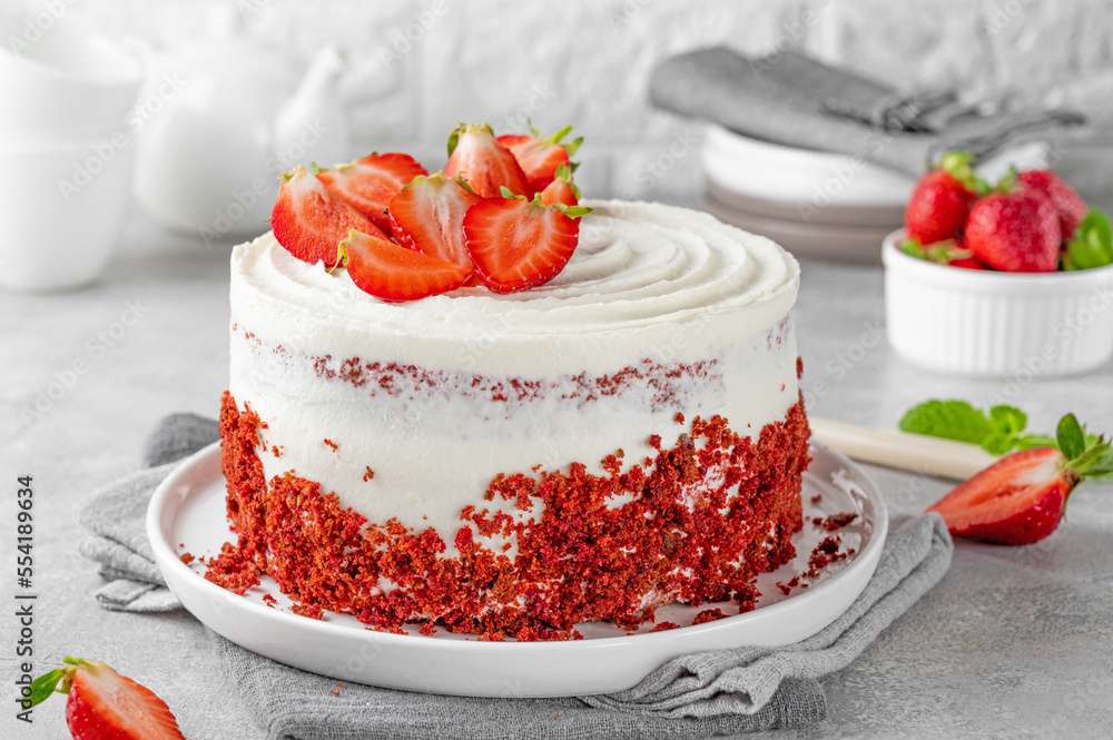 Pastel Red Velvet con Fresas rompecabezas en línea