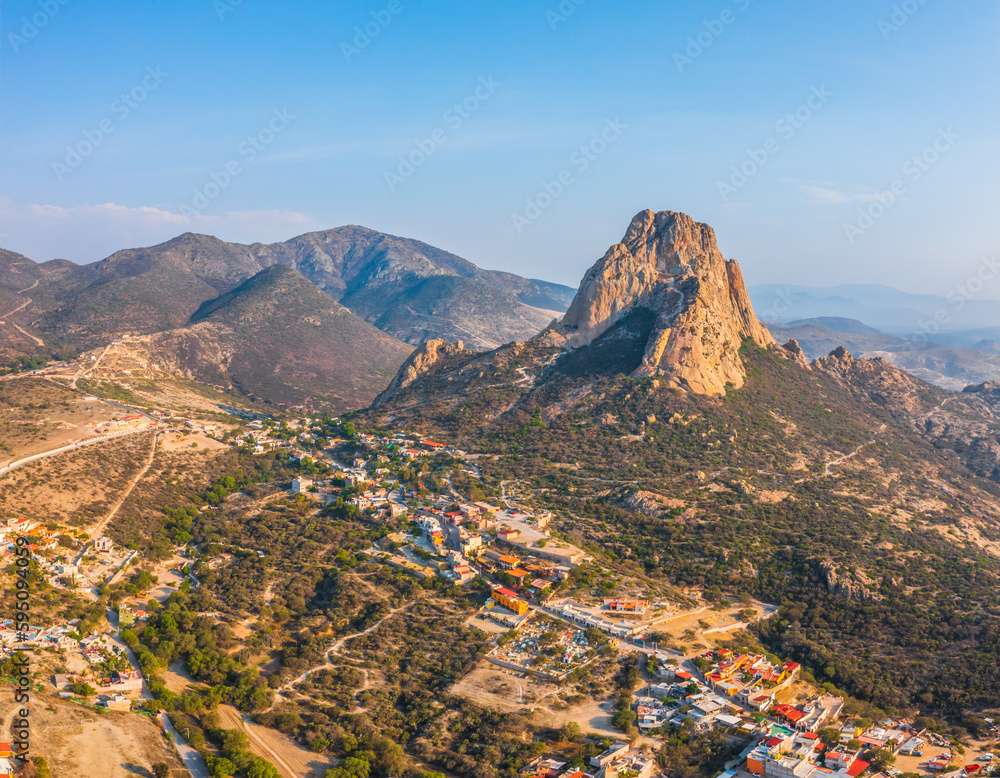 Peña de Bernal, México rompecabezas en línea