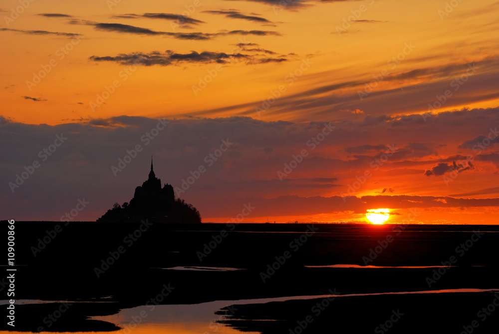 Coucher de soleil sur le Mont-Saint-Michel France puzzle en ligne