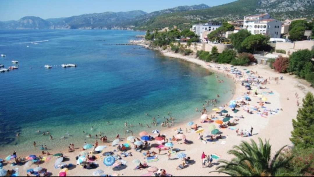 Playa en Cerdeña Italia rompecabezas en línea