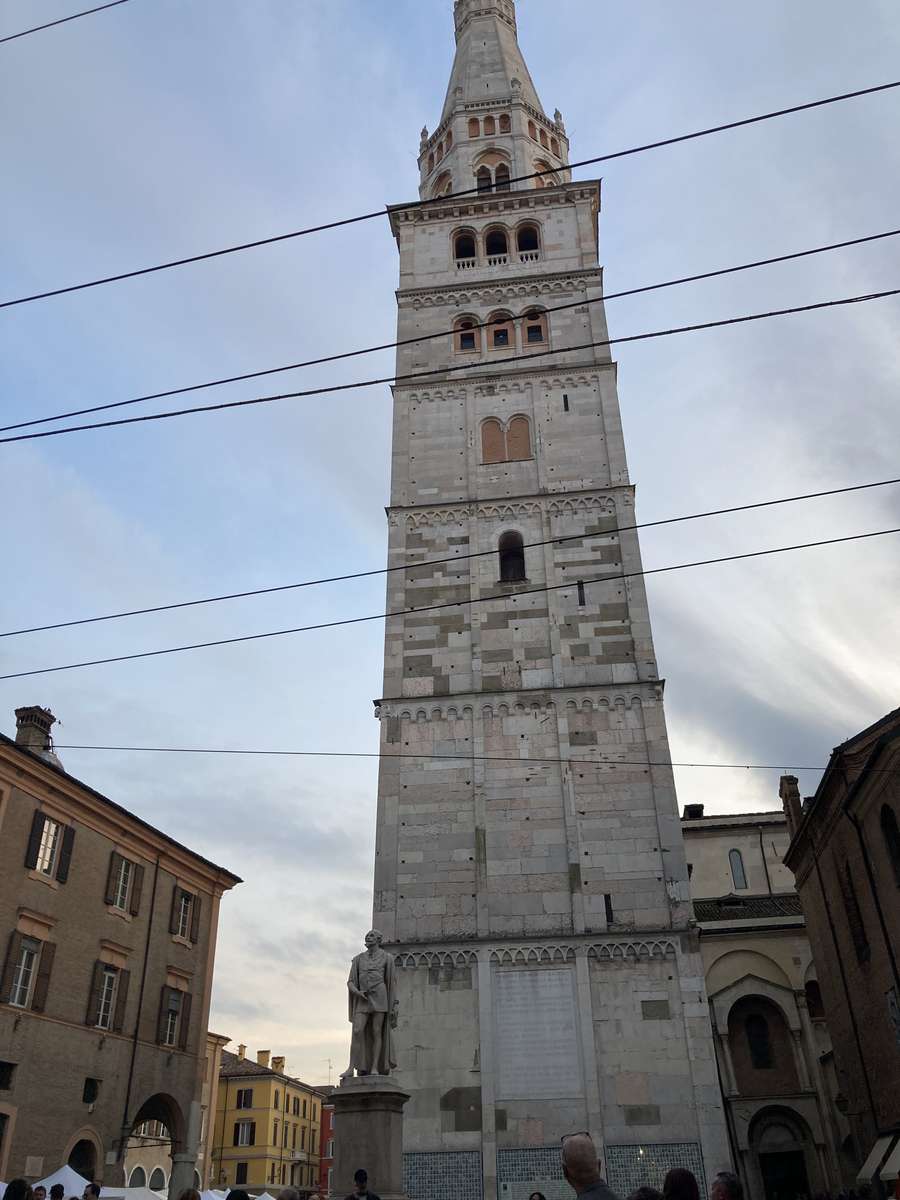 Klokkentoren van Piazza Torre legpuzzel online