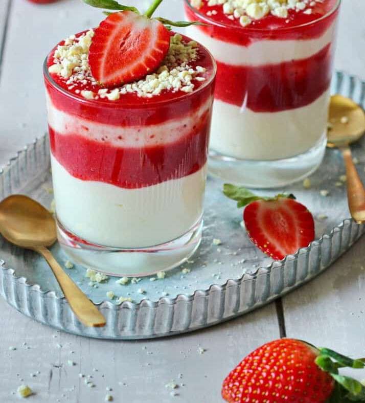 Postre con mousse de fresa rompecabezas en línea